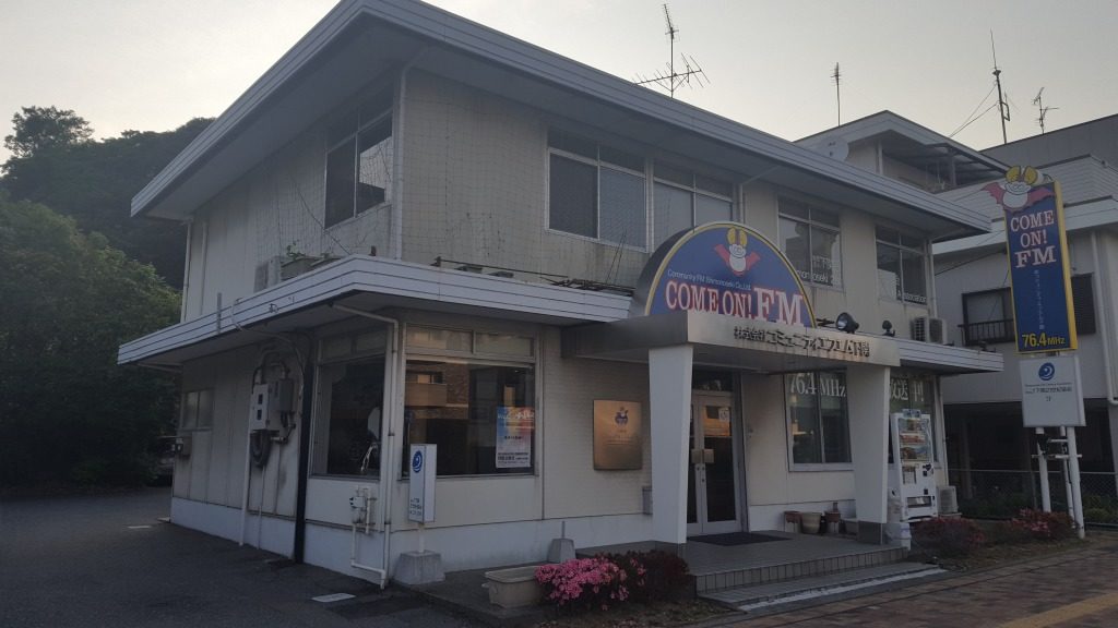 カモンFM『30万人のドラマ あの人に逢いたい』に出演